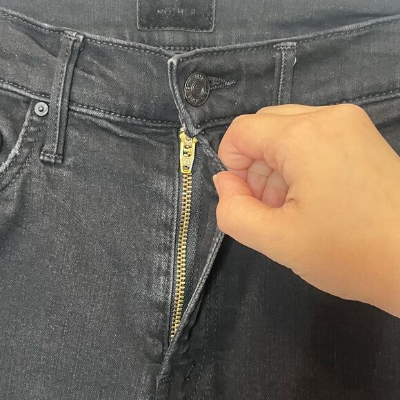 MOTHER Insider Crop Step Fray Jeans Women’s Size 25 Black Mid Rise Raw Hem - Picture 6 of 13